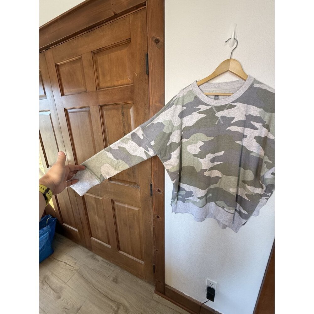 Aerie Women's Oversized Camo Crewneck Sweatshirt Jumper Size Small - Picture 3 of 6